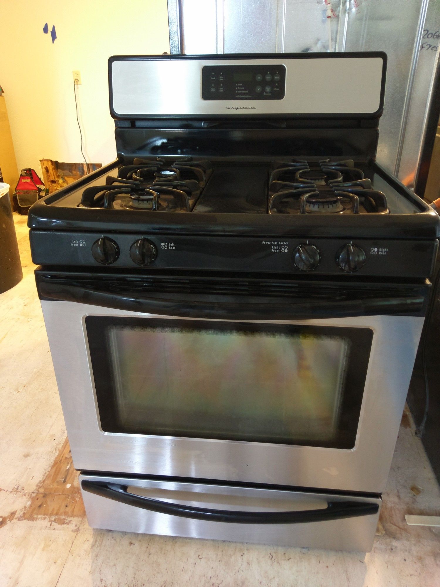 Stainless Steel Frigidaire Electric Stove Glass Smooth Top for Sale in  Sacramento, CA - OfferUp