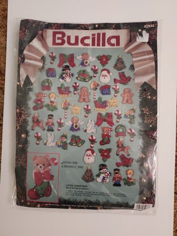 Bucilla Lotsa Christmas 50 Felt Ornaments Kit Vintage