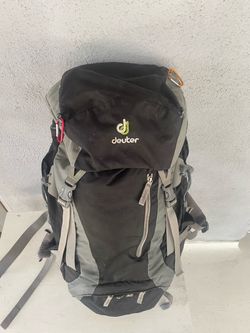 ** Deuter Futura 22  Hiking Outdoor Backpack  **