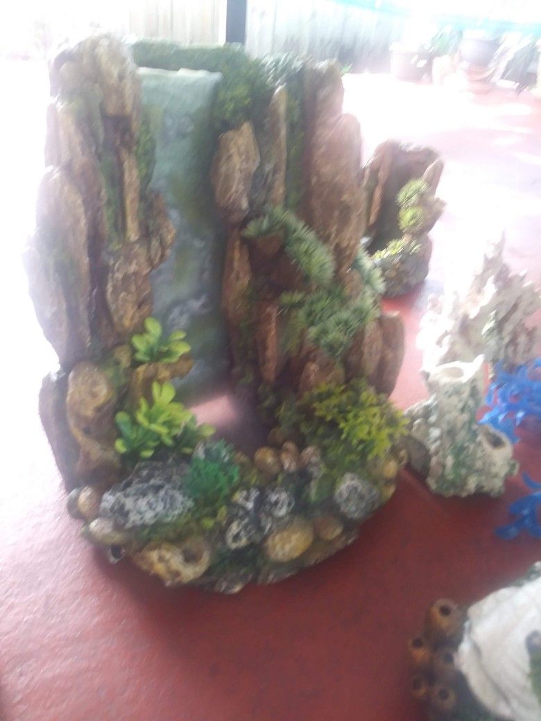 Large Fish Tank Deco