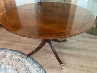 Elegant 46”Round  Pedestal Dinning Table