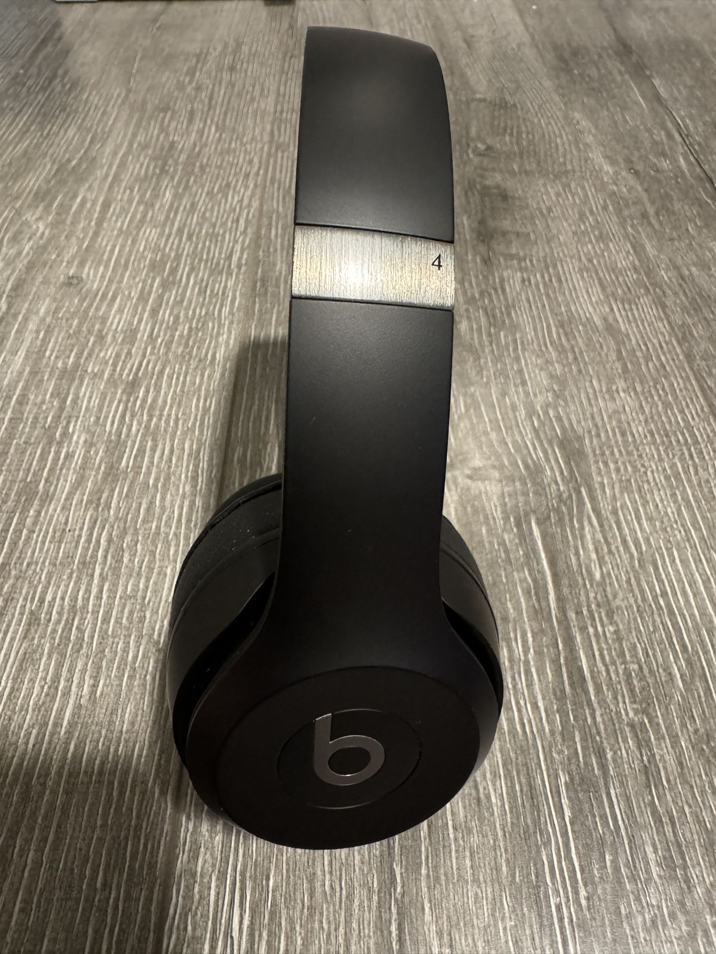 Beats solo 4