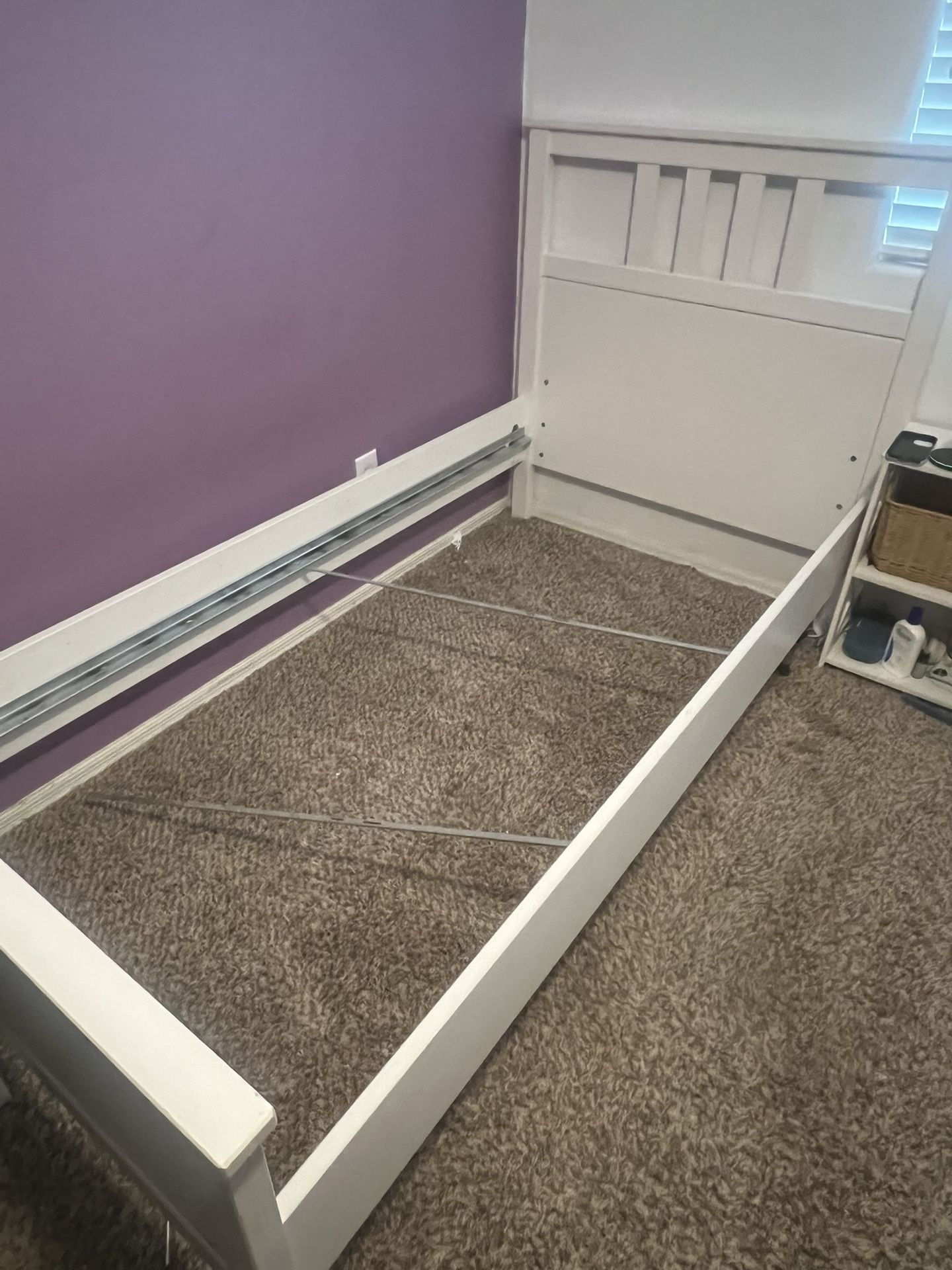 Twin Beds Black And White