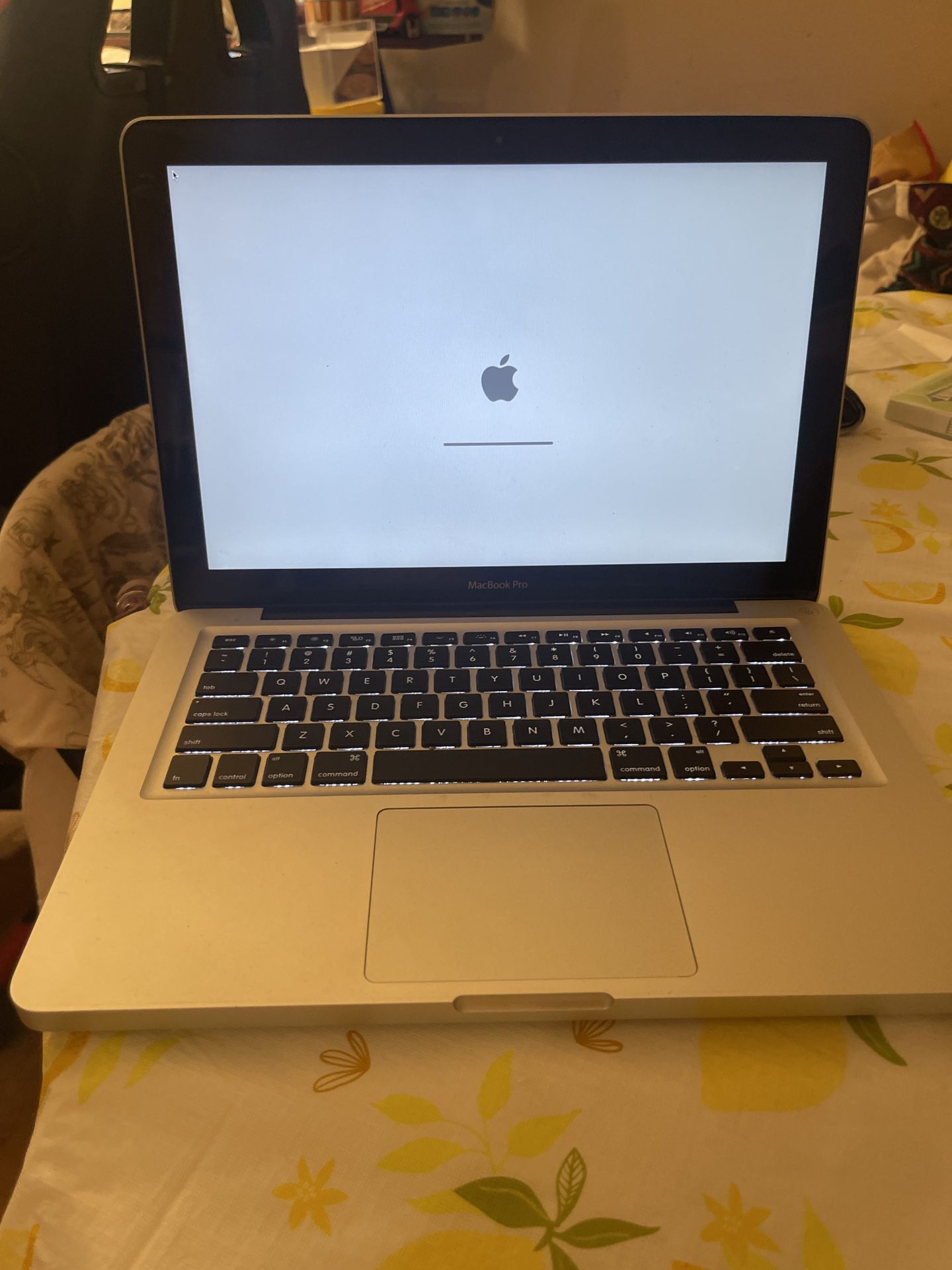 Macbook Pro 2012 13 Inch 2.5 ghz I5 16 Gb and 1 TB Hard Driver With Adapter Original 
