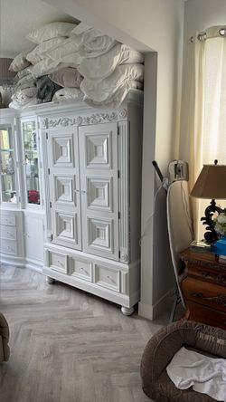 Huge heavy armoire Tommy Bahama