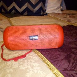 Hooked Portable Bluetooth Speaker 
