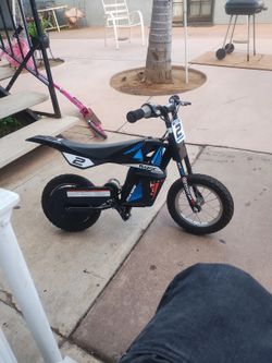 **RAZOR DIRT ROCKET BIKE**