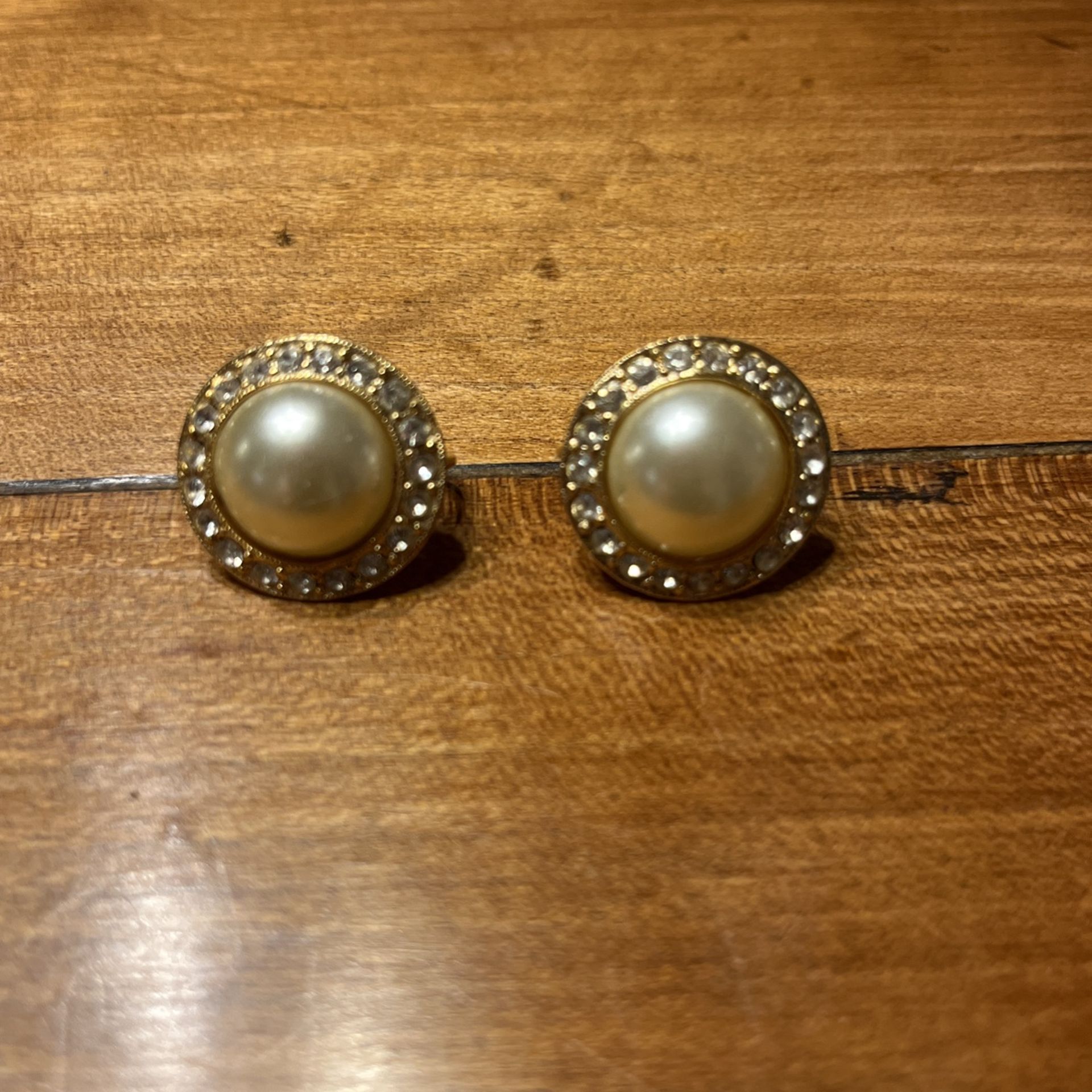 Pear Surrounded Around By Cubics Clip Earrings 