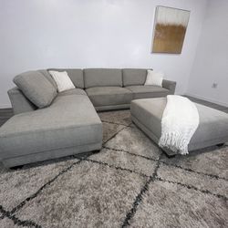 Thomasville Sectional Couch - Free Delivery 