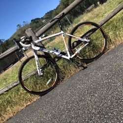 Fuji Sportif 2.1 Road Bike – Lightweight Aluminum, Shimano Tiagra, Gatorskin Tires – Great Condition!