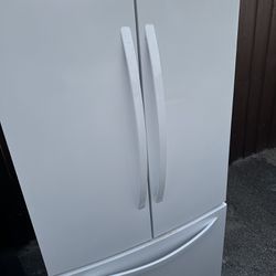 Kenmore Bottom Freezer/refrigerator 68/36/36