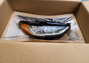 Ford Fusion Headlight Right Side OEM 2017-2018-2019-2020(NEW)