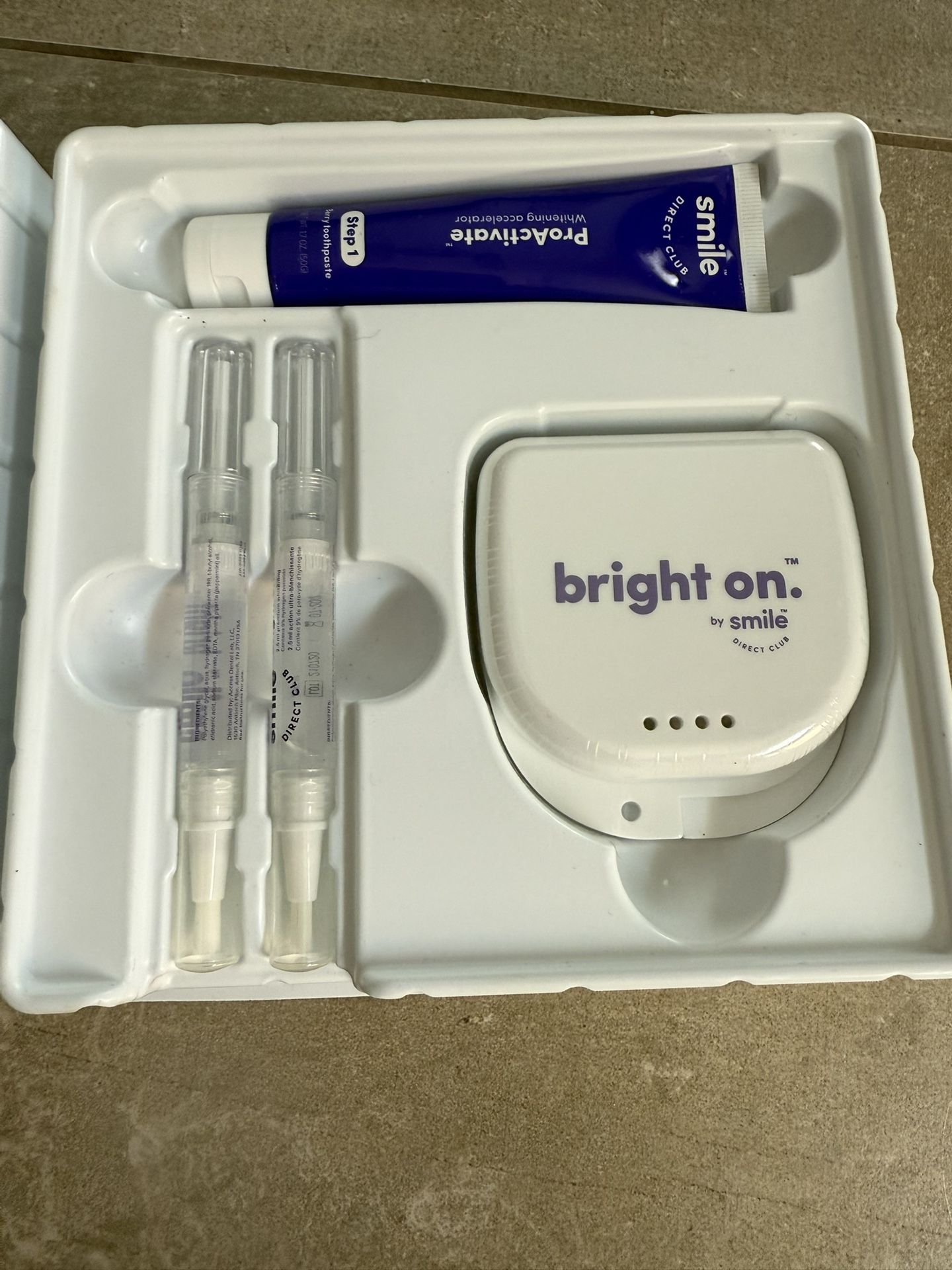 SmileDirect Club Pro Whitening System Plus w/ Wireless Led Light-4 Pack Pens NEW