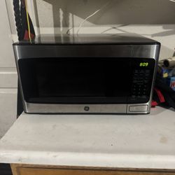 Microwave In Excellent Working Condition