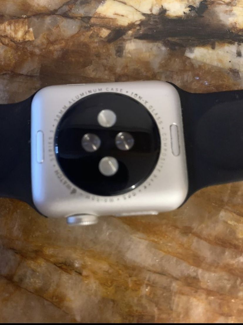 Apple Watch series 3 (great condition)