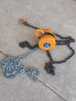 Hoist. 1 Ton