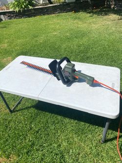Gd. Cond. Black&Decker 18” Plug In Electric Hedge Trimmer
