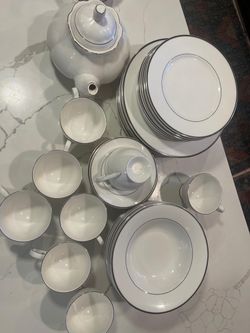 Mikasa White Porcelain Dinnerware Set with Platinum Trim