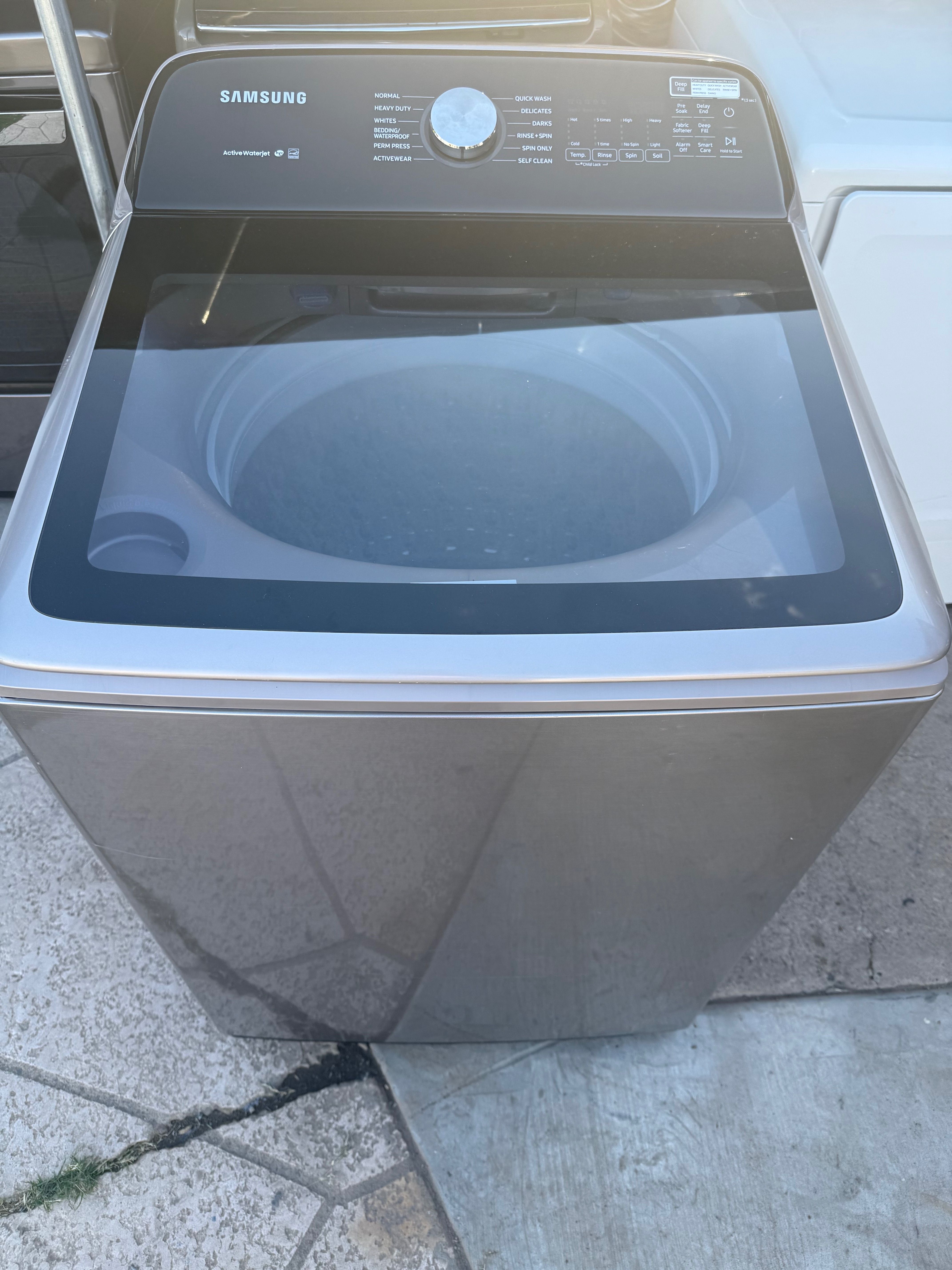 5.2 CuFt Large Capacity Smart Washer with Impeller and Super Speed Wash Camagne or Black color ‼️ 45 DAYS WARRANTY ‼️ Delivery FEE SAME DAY ‼️