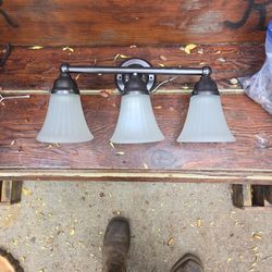 Used But Goodd Conditions  Bath Lightls