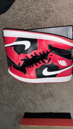Air Jordan 1 Mid Black/white/red