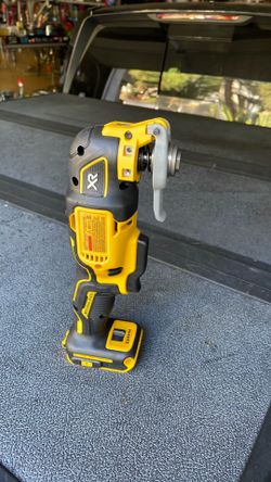 DeWalt Brand New XR 20V 3-Speed Multitool Blade Included (Tool Only)