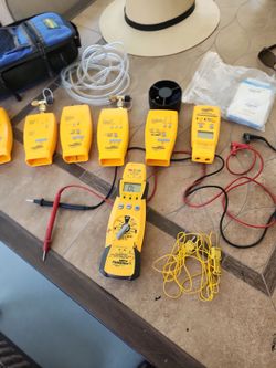 fieldpiece meter and accessories