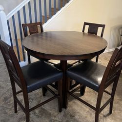 Round Table & Chairs