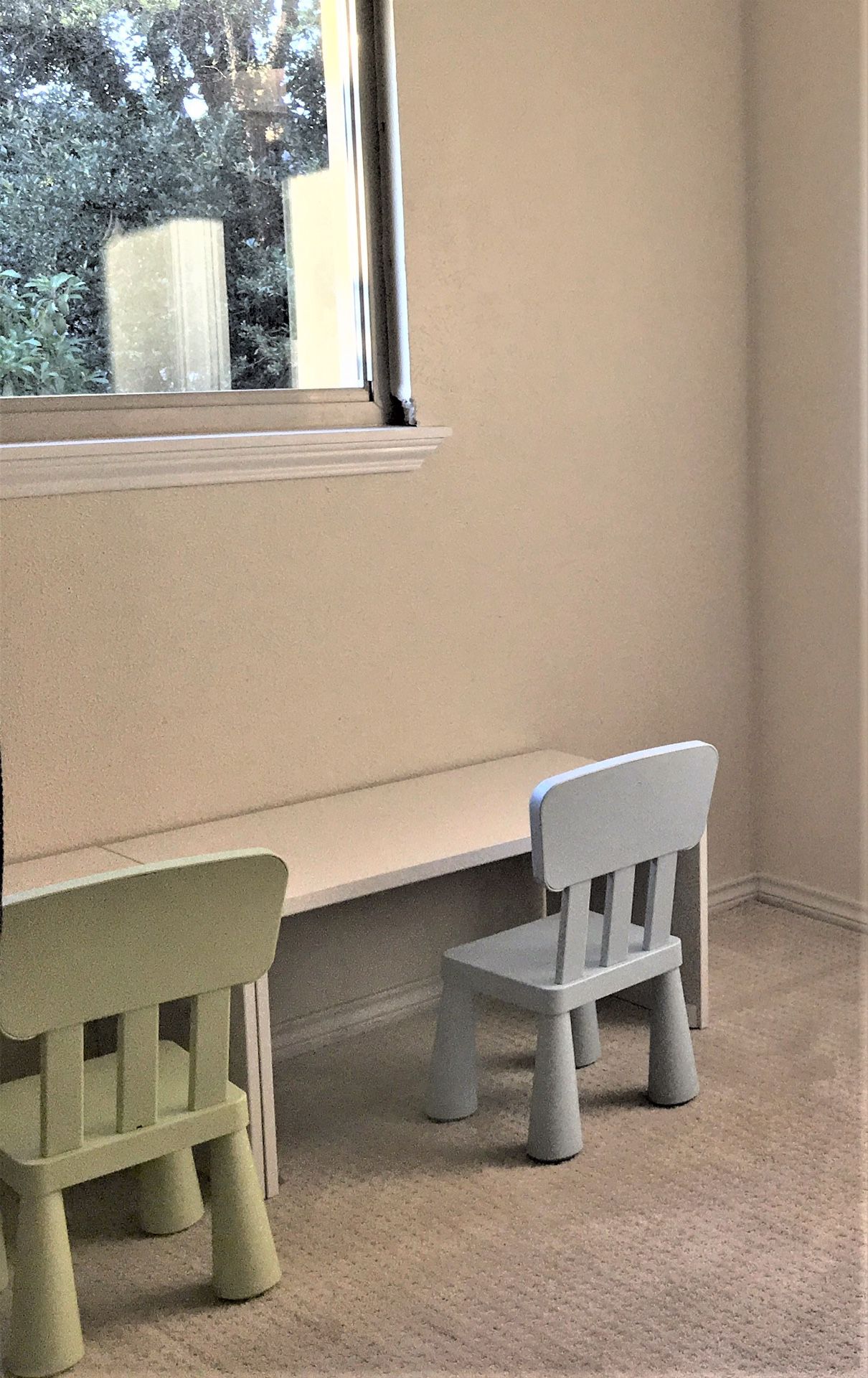 Kids tables and chairs