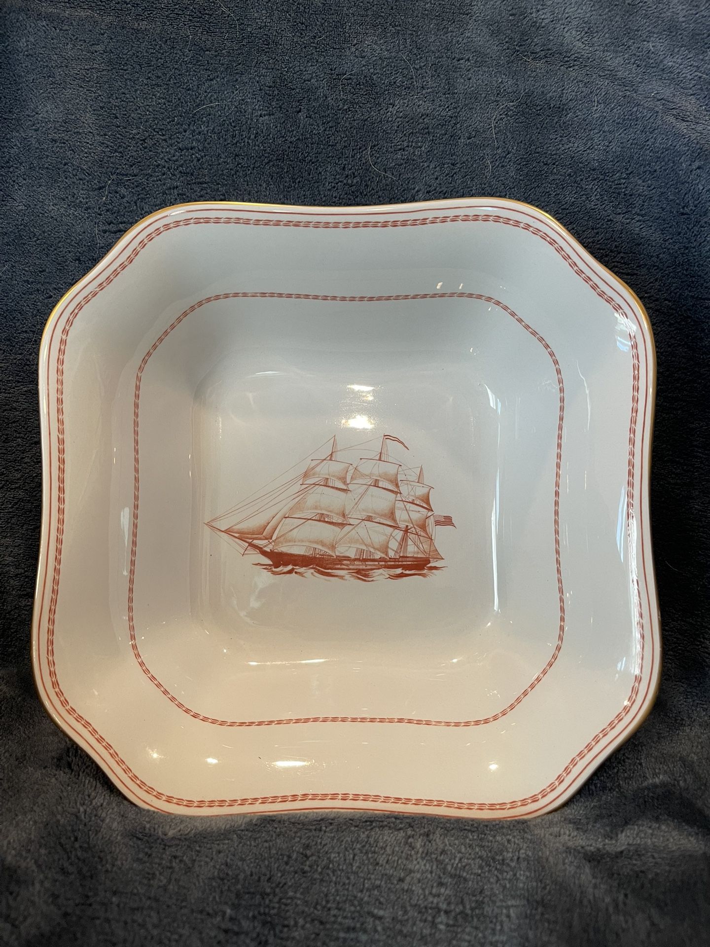 Spode Trade Winds Red - Gold Edge – 9 in Square Vegetable Serving Bowl SQV9