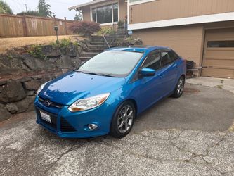 2014 Ford Focus SE – Leather, Sunroof, CarPlay – Clean Title
