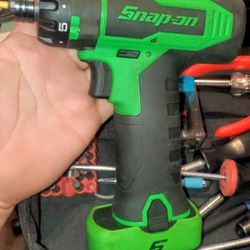 Snap-On usa tools 14.4volt 1/4in  brusless screwdriver With 2.5 Ah Battery ) 🔸️Like—New🔸️