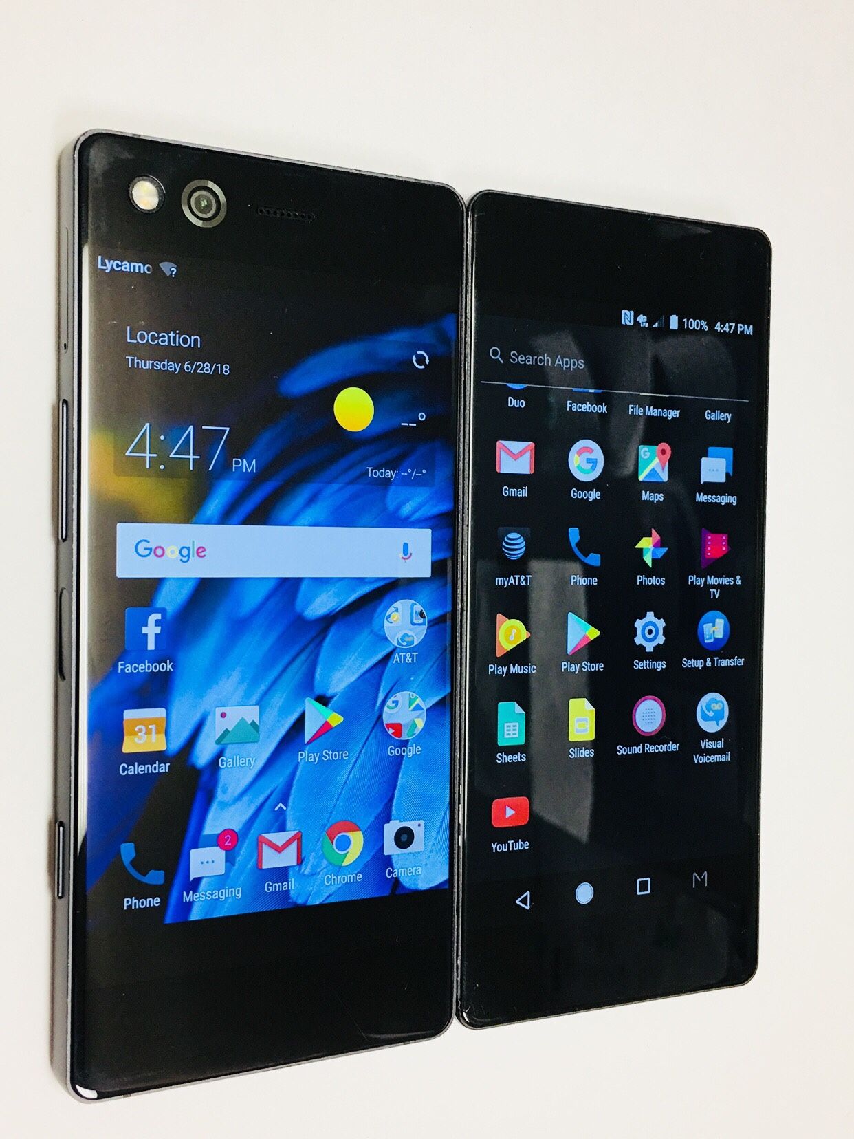 Unlocked ZTE Axon M Z999 Dual Screens, works for att, tmobile, metro pcs, cricket and overseas. Charger included Has two screens. This phone reta