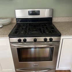 Frigidaire Gallery Gas Range. Stove/oven 