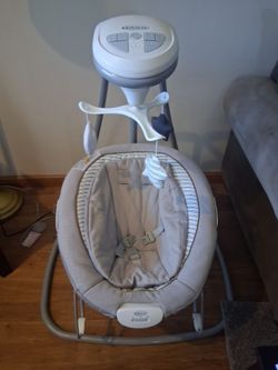 Graco Baby Swing with Mobile