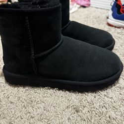 Black Uggs 