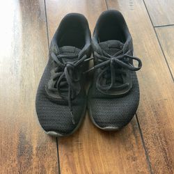 Black Nike Youth Shoes Size 1