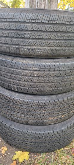 Estoy Vendiendo 4 Llantas Michelin245/75/R17