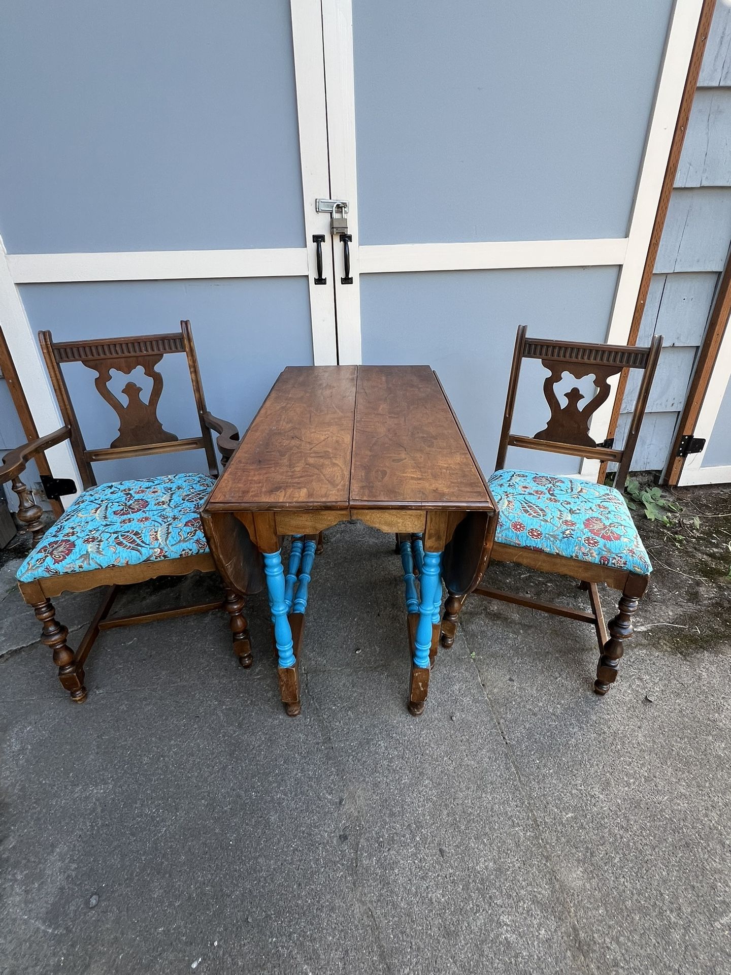 Drop leaf Table And Chairs