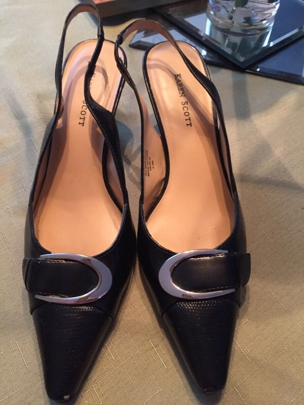 Women's black sling dress shoe