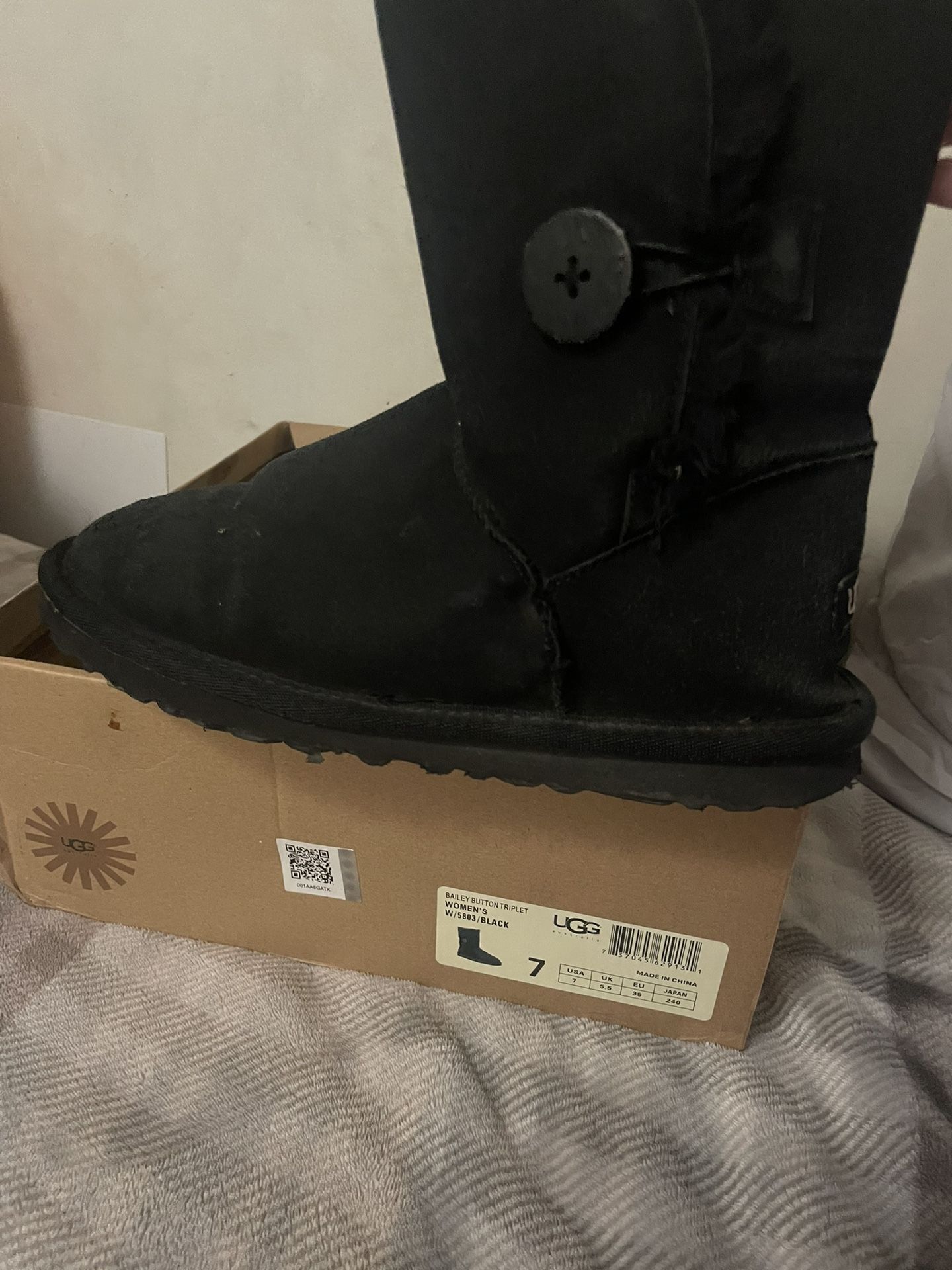 Ugg, black, size 7