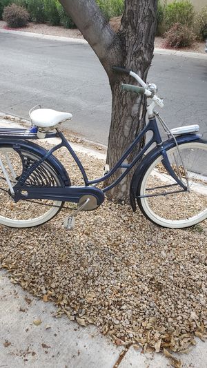 Photo Vintage womens cruiser bike.