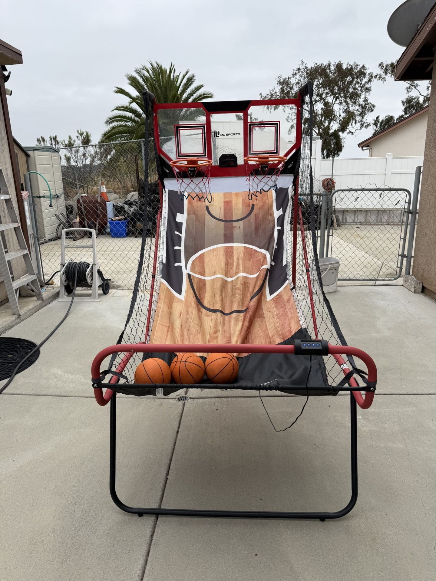 Basketball Ball Arcade Hoop