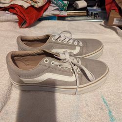 Pair of Vans Tennis Shoes 6.5