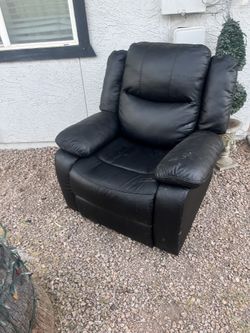 COZY RECLINLER (comes apart)
