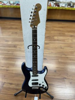 FENDER STRATOCASTER, LIGHT WEAR, NO CASE