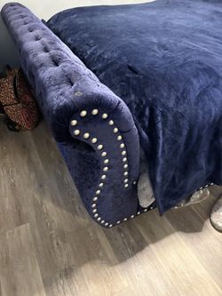 Sleigh Queen Size Bed 