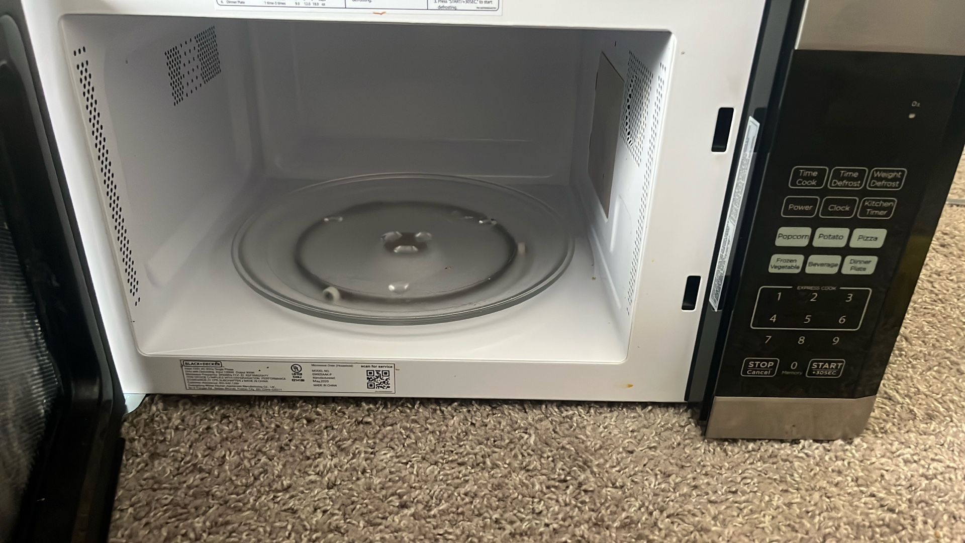 Black+Decker 0.9 cu. ft. Microwave | Stainless Steel | Like New