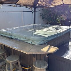 Easy Lift Ideal Spa Cover, Bar, and 4 Bar Stools