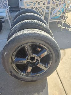 4 tires for sale, suitable for Chevrolet Suburban/Tahoe, GMC, and other vehicles . Siez 275.55.20